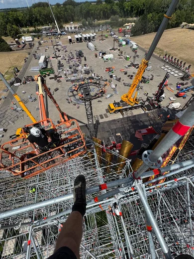 Boom lifts and cranes seen from the top