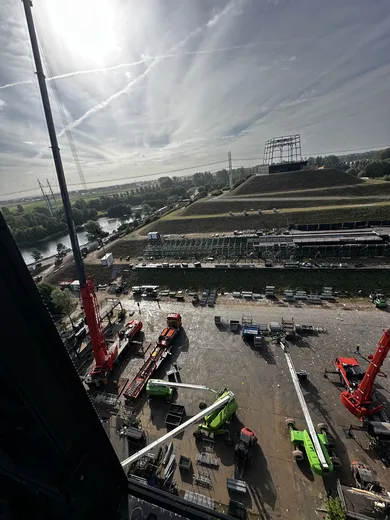 Cranes on site, seen from the top